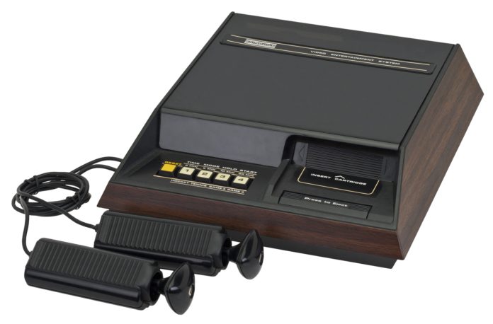 video-game-console-2202550_1920