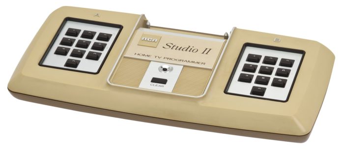 video-game-console-2202619_1920