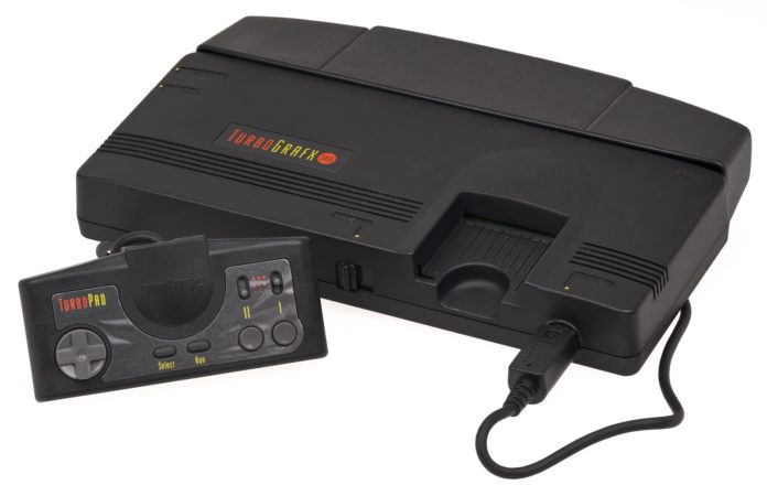 video-game-console-2202647_1920