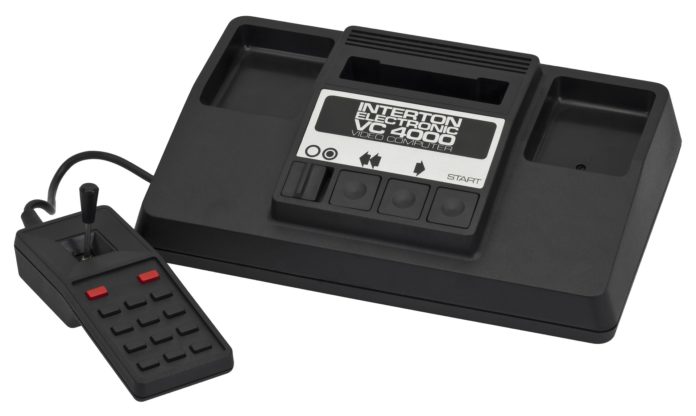 video-game-console-2202649_1920